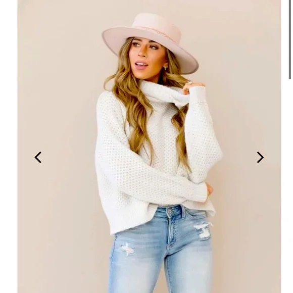 Cream turtle neck sweater - Picture 1 of 1